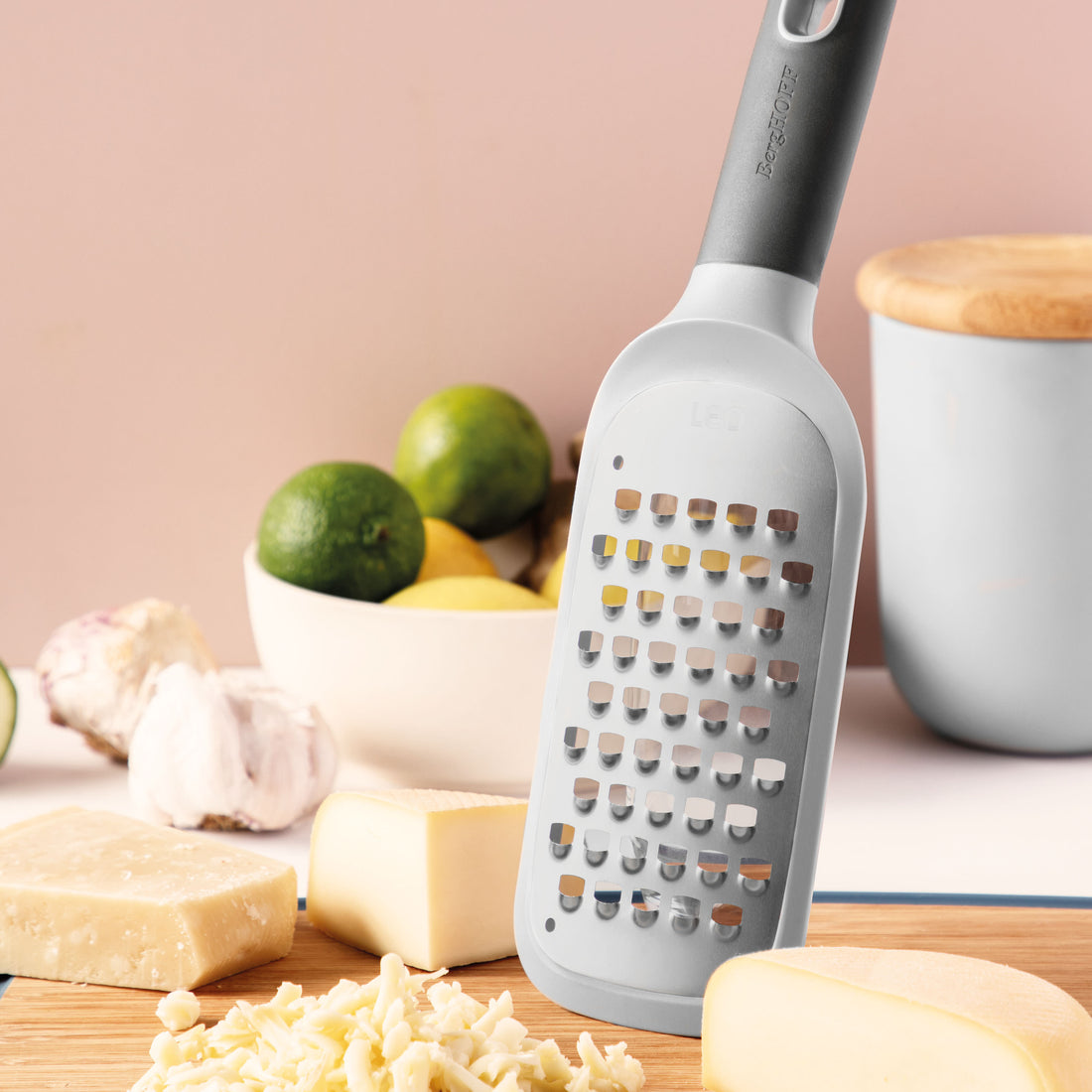 BergHOFF Ultra-Coarse Paddle Grater - Non-Slip Base, Stainless Steel Blade and Storage Sleeve for Safe Use